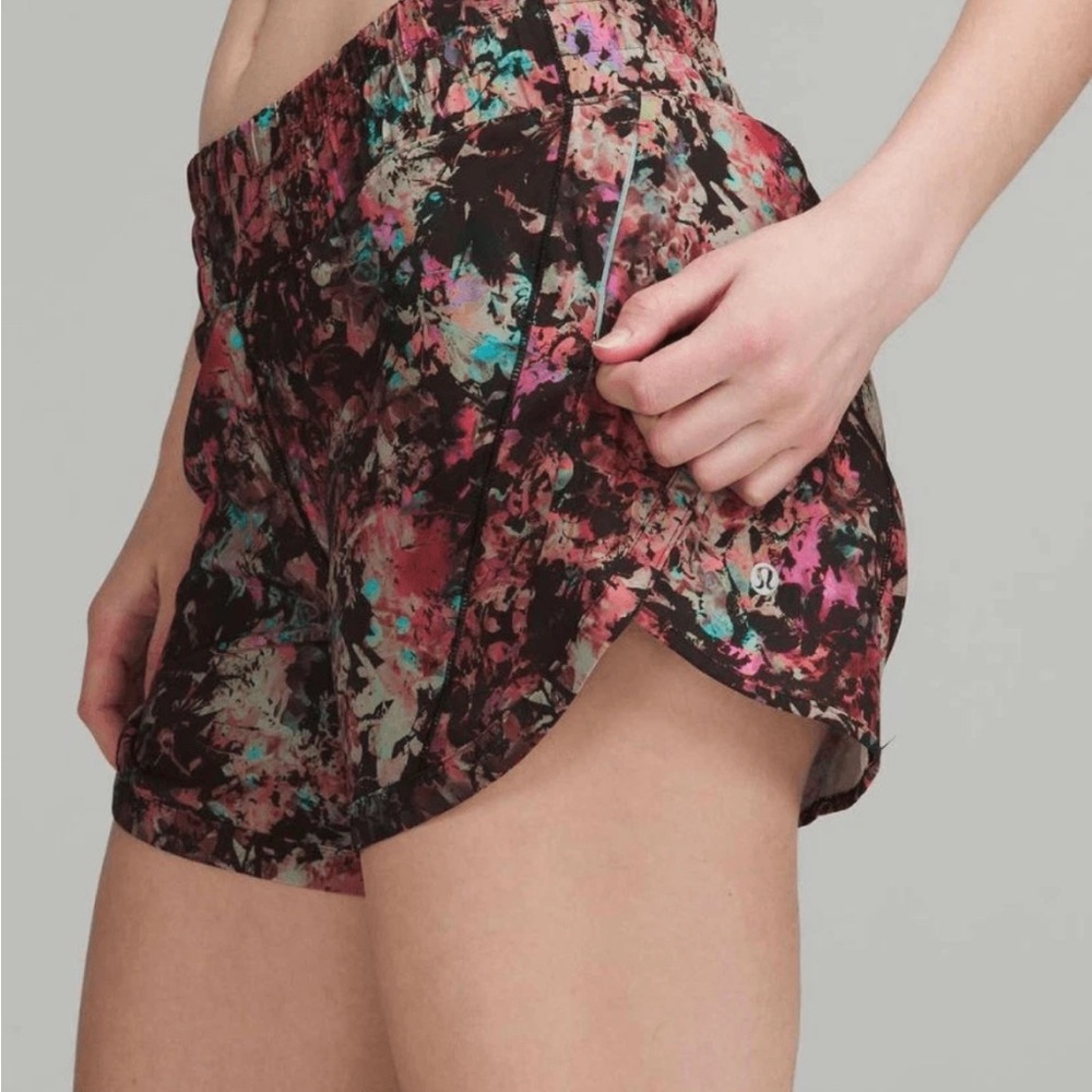Lululemon Track That Short 5" Womens 2 Stencil Blossom Red Multi Activewear Run